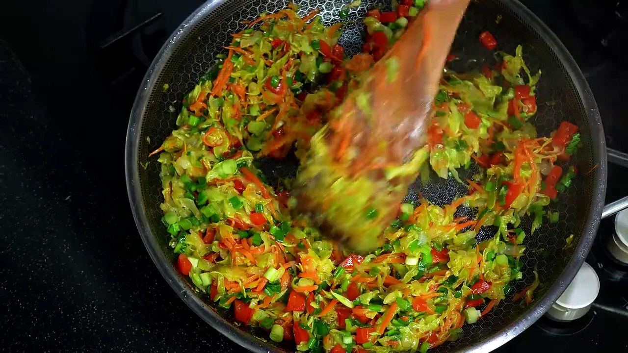 Einfach 1 Zucchini und 1 Kartoffeln reiben! Ich habe noch nie so ein lecker geko