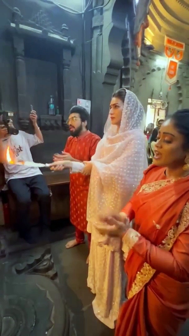 नासिक के सीता गुफा मंदिर में कृति सेनन को देख लोगों ने जमकर किया ट्रोल, बोले- पब्लिसिटी स्टंट है; देखें VIDEO