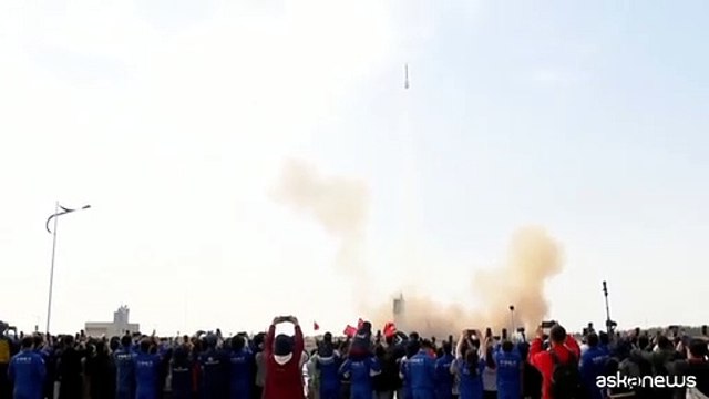 La Cina invia nello Spazio il primo taikonauta civile Gui Haichao