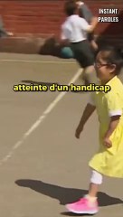 Elle montre sa nouvelle prothèse de jambe à ses amis