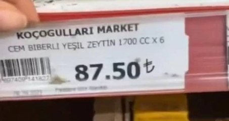 Market çalışanı, zamlanan fiyatları Mehter Marşı eşliğinde değiştirdi