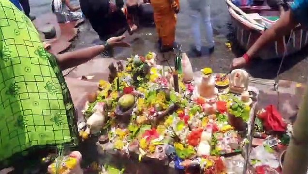 गंगा दशहरा पर नर्मदा में लगी पुण्य की डुबकी