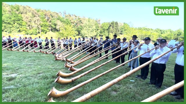 Inédit : 150 sonneurs de cors alpins ont fait vibrer Rabais