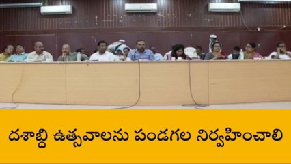కరీంనగర్: అధికారులతో సమావేశం నిర్వహించిన కలెక్టర్