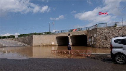 Karlıova’da sağanakta köy göle döndü, ev ve ahırlar su içinde kaldı