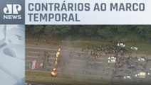 Grupo de líderes indígenas bloqueia parte da rodovia dos Bandeirantes, em SP