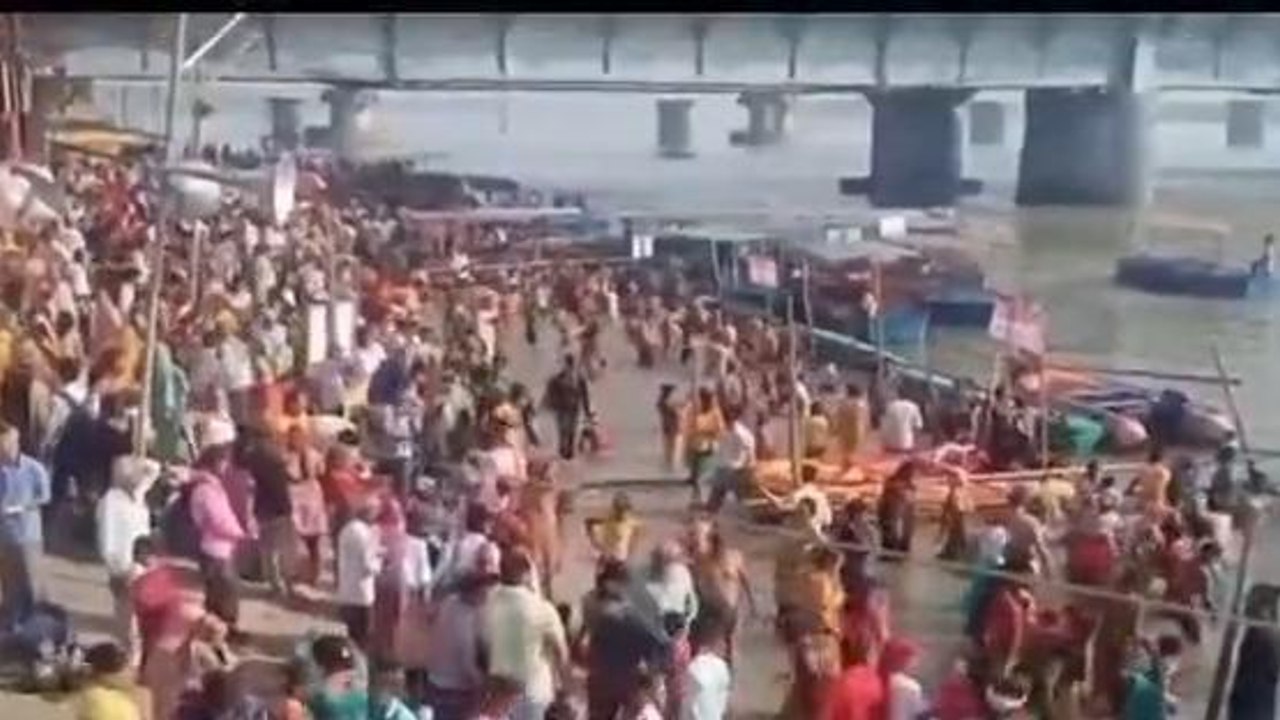 अमरोहा: ज्येष्ठ गंगा दशहरा पर लोगों ने लगाई आस्था की डुबकी, उमड़ा जनसैलाब
