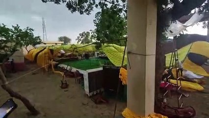 तेज हवा और बारिश से शिविर का टेंट धराशायी