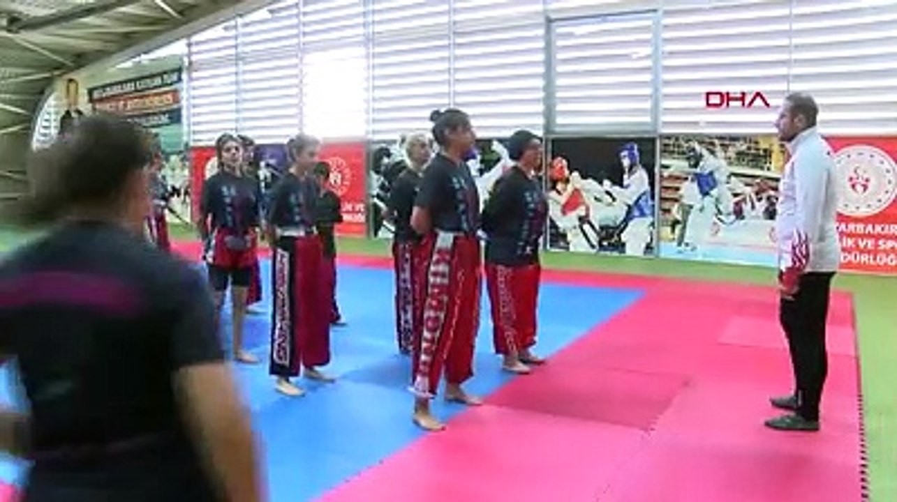 41 yaşında katıldığı Kick Boks Dünya Kupası'nda 3 madalya aldı
