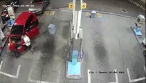 Carro desgovernado invade posto gasolina no Rio de Janeiro