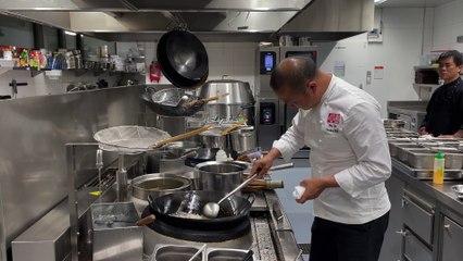 El Chef Luo Bing en la cocina del restaurante Maiden Shangai, en el hotel Five Zurich