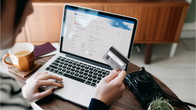 Money warning issued as Brits losing £570 on Facebook and Instagram