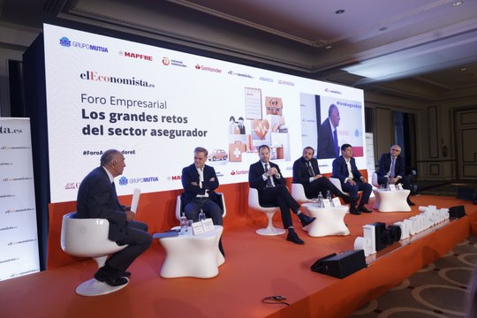 Foro Empresarial: Los grandes retos del sector asegurador - El sector asegurador defiende ofrecer producto personalizado para amortiguar la subida de los costes