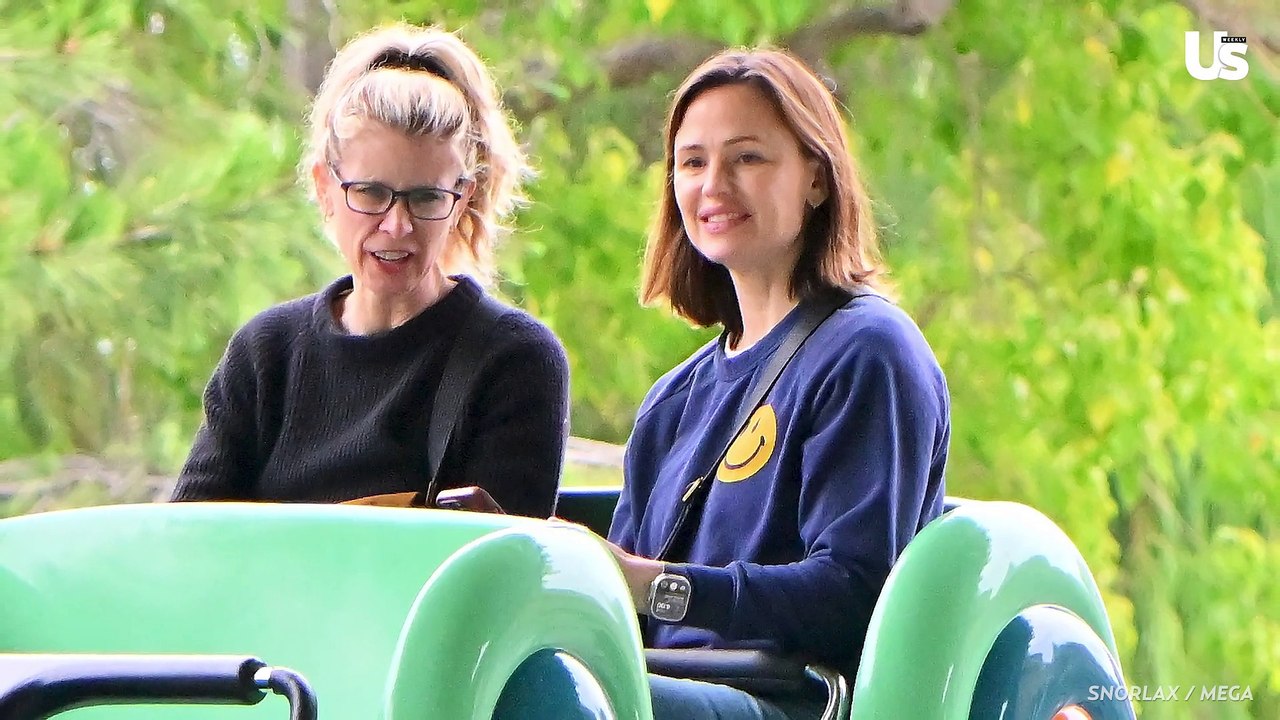 Jennifer Garner Takes Daughter and Jennifer Lopez’s Child to Disneyland