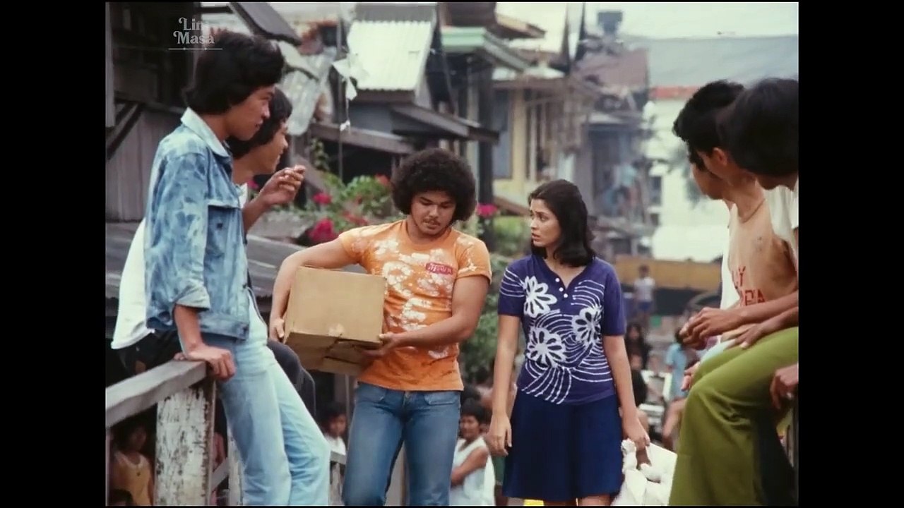 G4D!S P0LOS MEMP3RSEMBAHKAN K3SUC!AN UNTUK AY4H T!Ri _ Alur Cerita Film