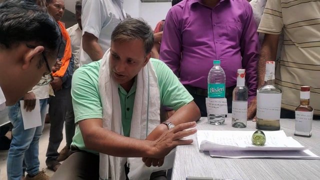 जलकुंभी हटाने गंभीर नहीं प्रशासन, समाजसेवी संस्था कर रही संघर्ष
