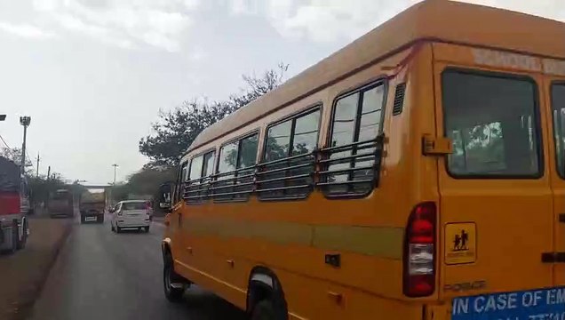 अचानक बदला मौसम तेज आंधी के साथ हुई बारिश गिरे पेड़