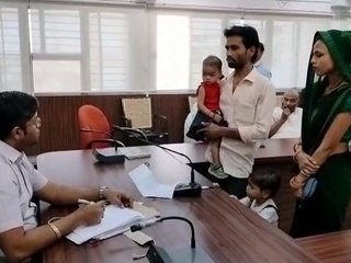 Video Story - जनप्रतिनिधियों ने की शिकायत, उप स्वास्थ्य केन्द्र के लिए आरक्षित भूमि में करा रहे दुकान निर्माण