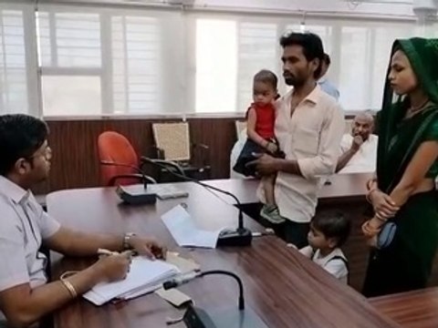Video Story - जनप्रतिनिधियों ने की शिकायत, उप स्वास्थ्य केन्द्र के लिए आरक्षित भूमि में करा रहे दुकान निर्माण