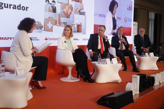 Foro Empresarial: Los grandes retos del sector asegurador - El sector asegurador defiende los planes de empleo para hacer frente al reto de las pensiones