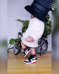 Dancing with the palm of the hand