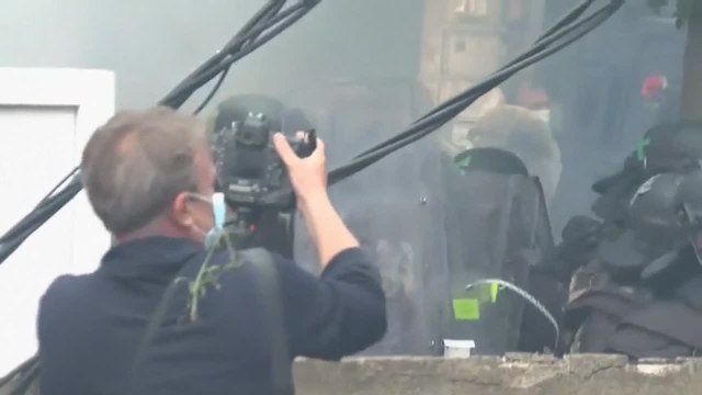 Decenas de heridos por el choque entre la fuerza de paz de la OTAN y la minoría serbia en el norte de Kosovo