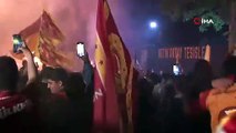 Galatasaray taraftarı şampiyonluğu Florya'da kutluyor