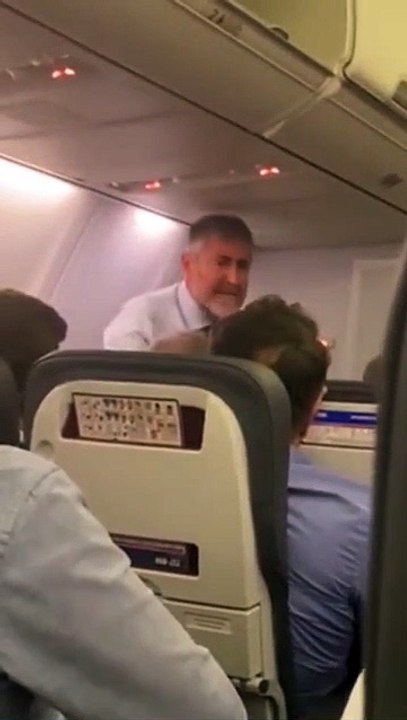 Bakan Nebati ile yolcular arasında yaşanan "rötar" tartışmasından yeni görüntüler: Gidin niye kaybettiğinize bakın