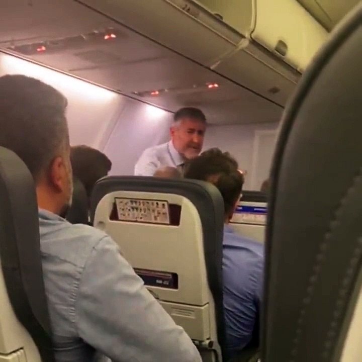 Uçaktaki tartışmadan yeni görüntüler.. Bakan Nebati: ''Hadi be bu da yeni moda!''