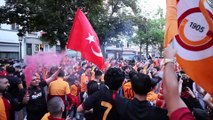 Brüksel’de Galatasaraylı taraftarlar şampiyonluğu kutluyor