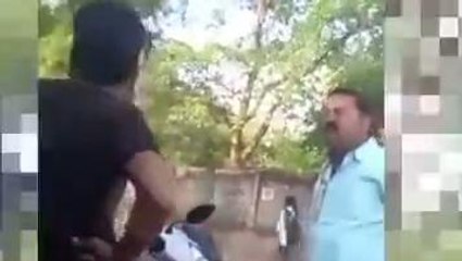 छतरपुर: सत्ता के नशे में चूर नेताजी बोले "मेरे चप्पल से चलती है कोतवाली", वीडियो वायरल