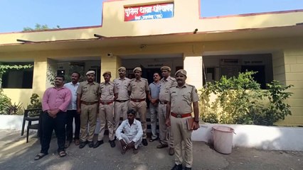 Скачать видео: पुलिस का खुलासा: धरियावद में पति ने ही की थी पत्नी की हत्या, आरोपी को किया गिरफ्तार