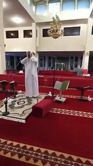 ظهور الإعلامي السعودي سعيد الزهراني بعد غياب طويل عن الإعلام وهو يؤذن في المسجد