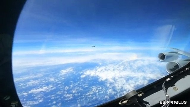 La manovra rischiosa del caccia cinese davanti a un jet Usa