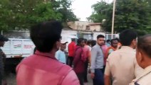 जबलपुर में ट्रक ने ई-रिक्शा को टक्कर मारी - देखें वीडियो