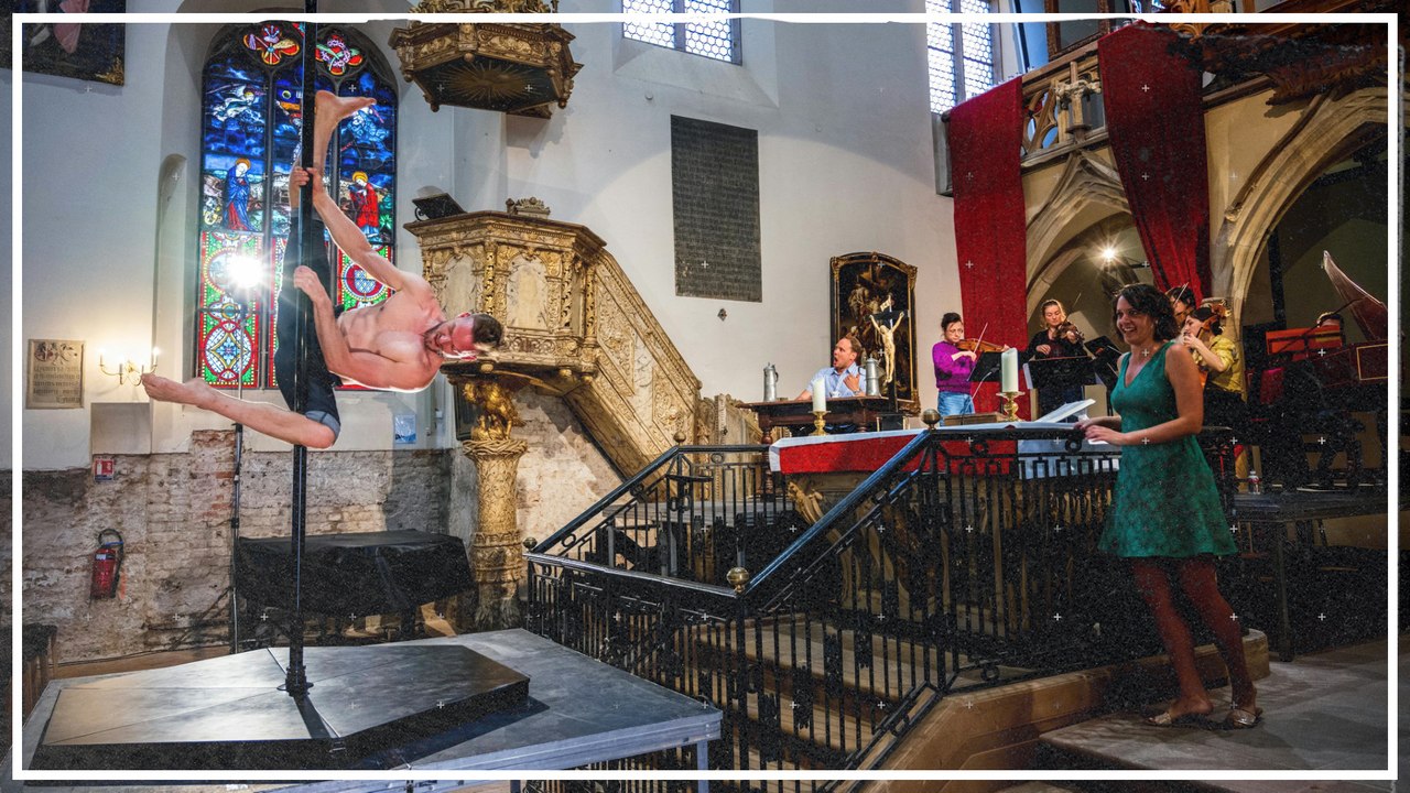 Aufregung um Poledance vor Kirchenaltar