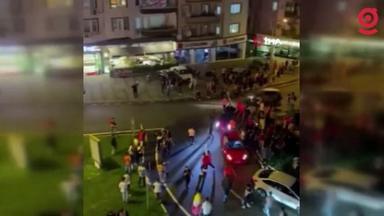 Şampiyonluk kutlayanların üzerine aracını sürdü: 2 yaralı