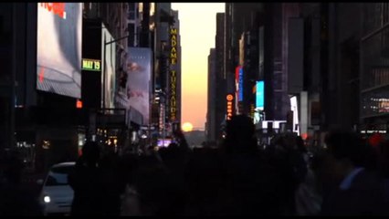 Lo spettacolo del "Manhattanhenge": quando New York incornicia il sole