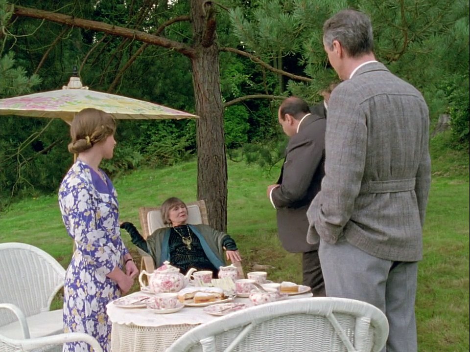 Agatha Christie's Poirot. Dead Man's Mirror. video Dailymotion