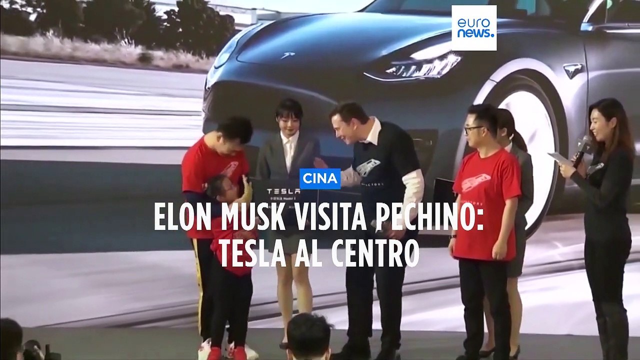 Tesla, accoglienza calorosa a Pechino per Elon Musk: colloqui con imprenditori e ministri