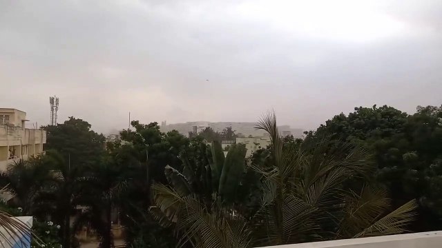 अचानक बदला मौसम: चार बजे तक तेज धूप, अचानक बादल छाए फिर तेज हवा चलने लगी