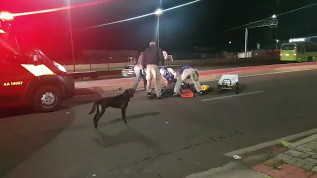 Colisão entre moto e bicicleta deixa motociclista ferido no Trevo Cataratas