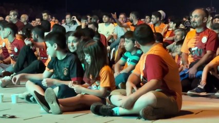 HATAY - Galatasaray’ın şampiyonluğu deprem bölgesi İskenderun’da kutlanıyor