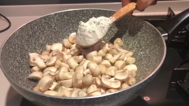 Mantarı hiç böyle denedinizmi Mantara bir kaşık atın lezzetine hayran kalacaksınız