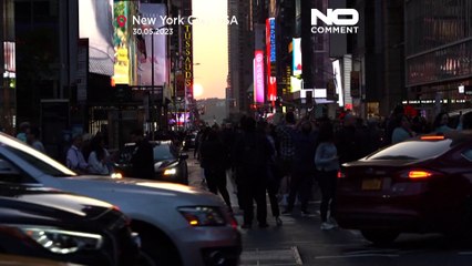 Spettacolo a NY per il "Manhattanhenge", quando il sole si allinea con i grattacieli Manhattan