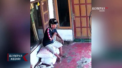 Terekam CCTV! Aksi Seorang Pria Curi Satu Karung Gabah