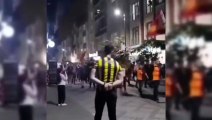 Marşlarla yürüyen Galatasaraylıların önüne Fenerbahçe formasıyla çıktı! Sonrasında yaşananlar bomba