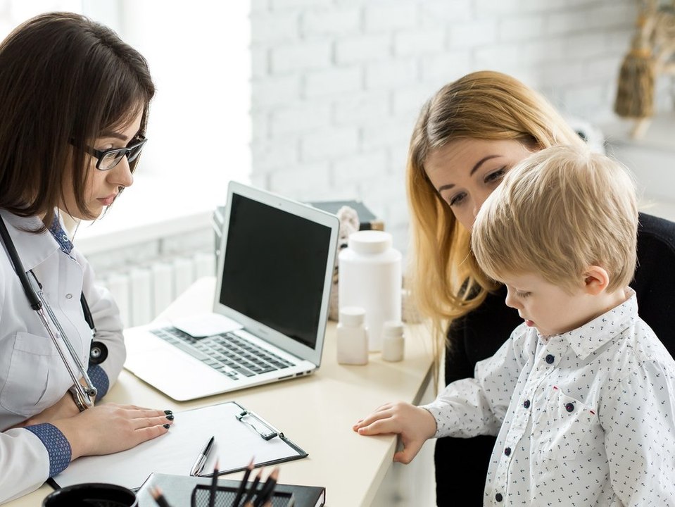 Studie: Darum kümmern sich eher Mütter um die Arzttermine ihrer Kinder