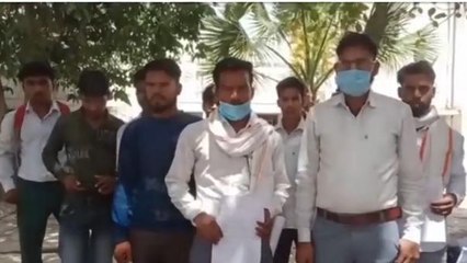 ललितपुर: छात्रों ने वॉर्डन पर लगाया बिना किसी आदेश के छात्रावास खाली कराए जाने का आरोप, सौंपा ज्ञापन