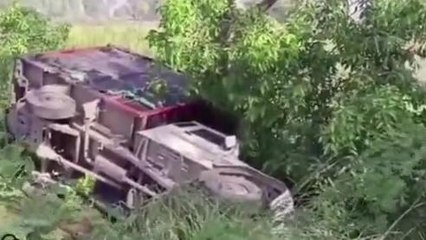 बलरामपुर: तेज रफ्तार पिअप अनियंत्रित होकर खाई में पलटी, चालक और खालसी हुए चोटिल